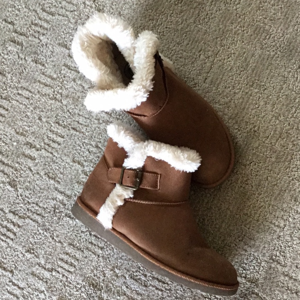 SO mocha color size 8 fleece lined boots